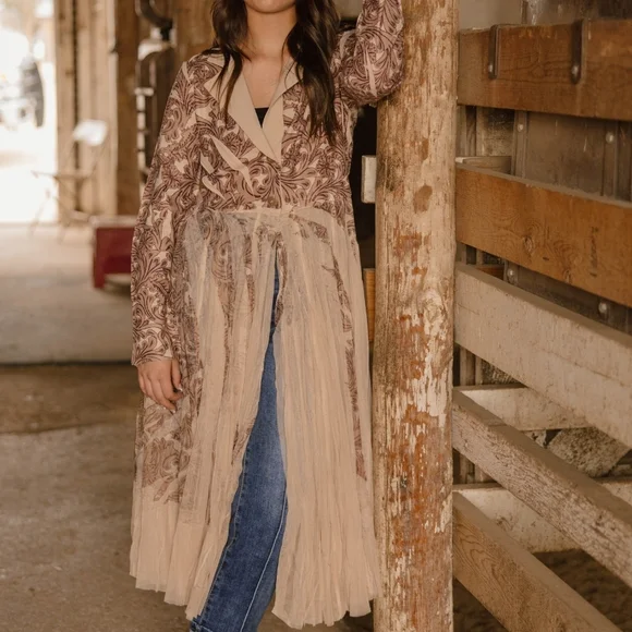 The Tooled Loretta - Picture 4 of 6